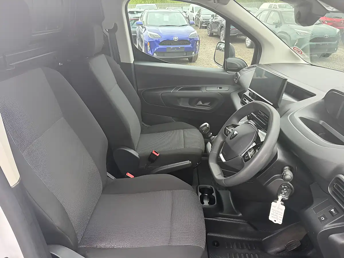 Used 2024 Peugeot Partner 1000 Professional Standard White - Interior and Exterior details 9