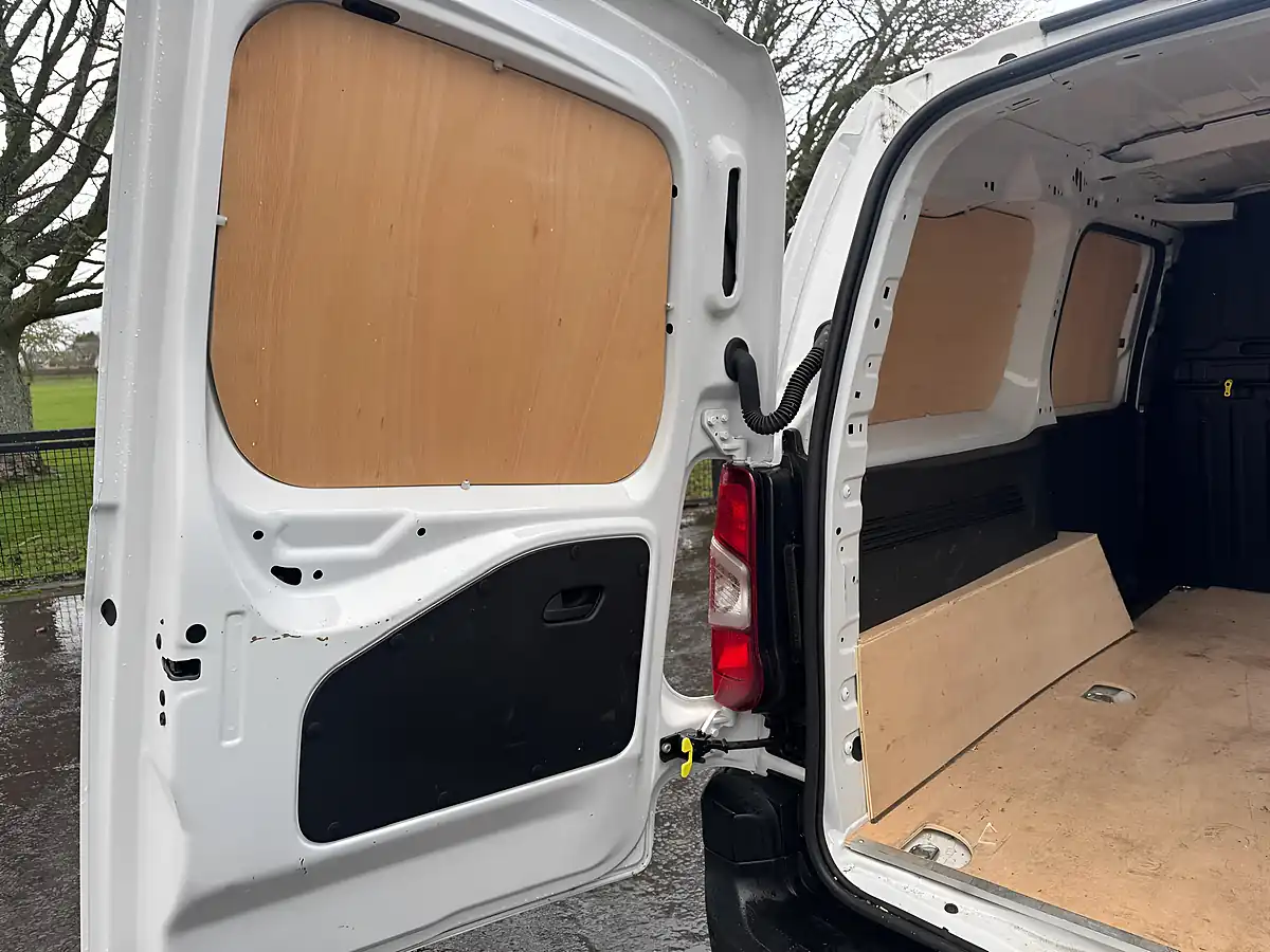 Used 2024 Peugeot Partner 950 Professional White - Interior and Exterior details 10