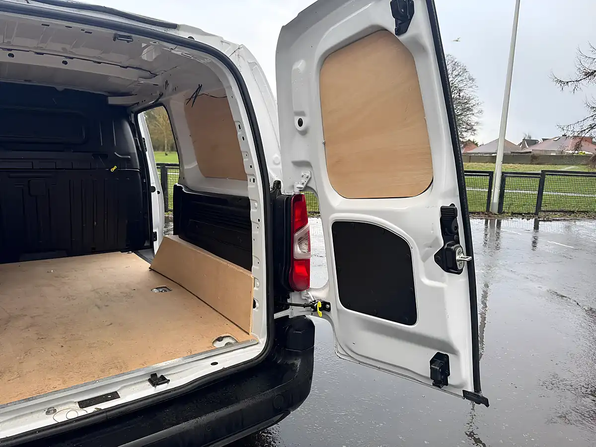Used 2024 Peugeot Partner 950 Professional White - Interior and Exterior details 11