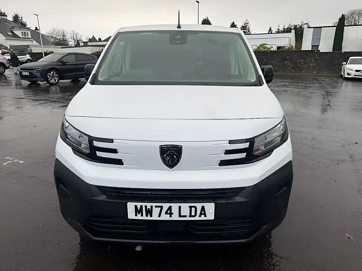 Used 2024 Peugeot Partner 950 Professional White - Interior and Exterior details 2