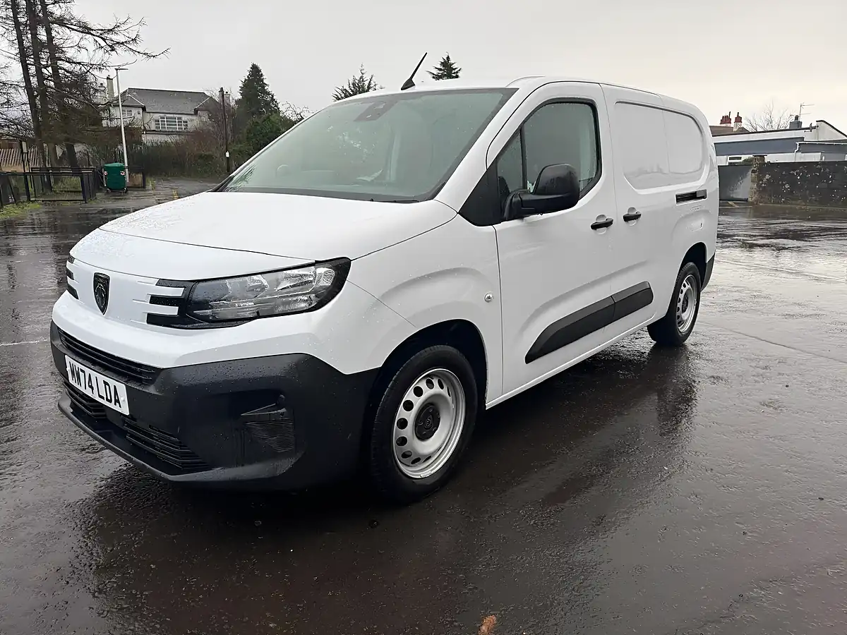 Used 2024 Peugeot Partner 950 Professional White - Interior and Exterior details 3