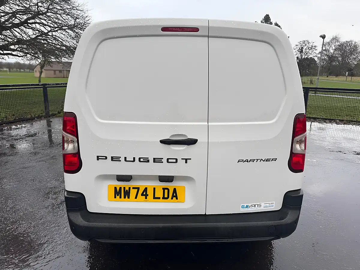 Used 2024 Peugeot Partner 950 Professional White - Interior and Exterior details 4