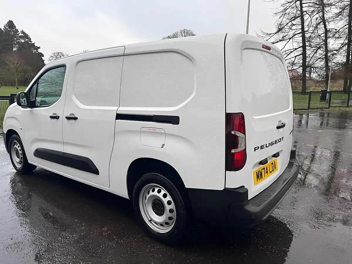 Used 2024 Peugeot Partner 950 Professional White - Interior and Exterior details 5