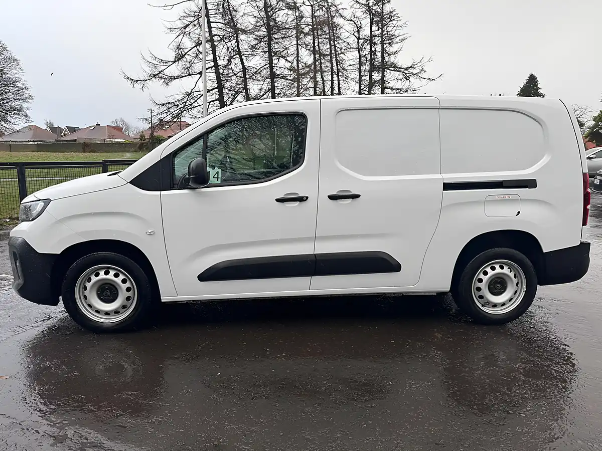 Used 2024 Peugeot Partner 950 Professional White - Interior and Exterior details 6