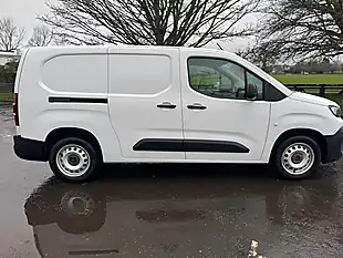 Used 2024 Peugeot Partner 950 Professional White - Interior and Exterior details 7