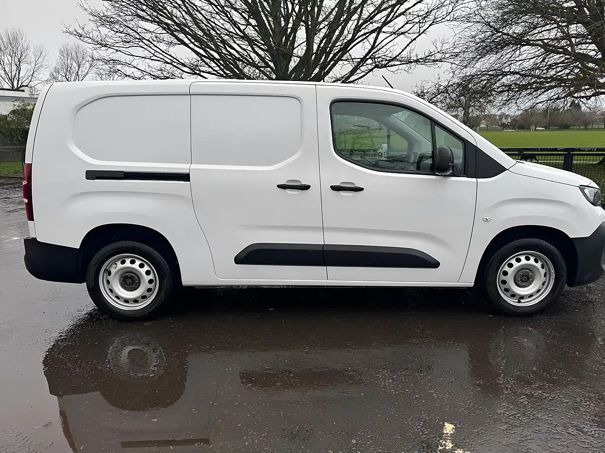 Used 2024 Peugeot Partner 950 Professional White - Interior and Exterior details 7