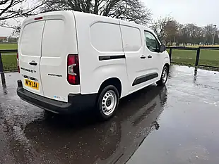 Used 2024 Peugeot Partner 950 Professional White - Interior and Exterior details 8