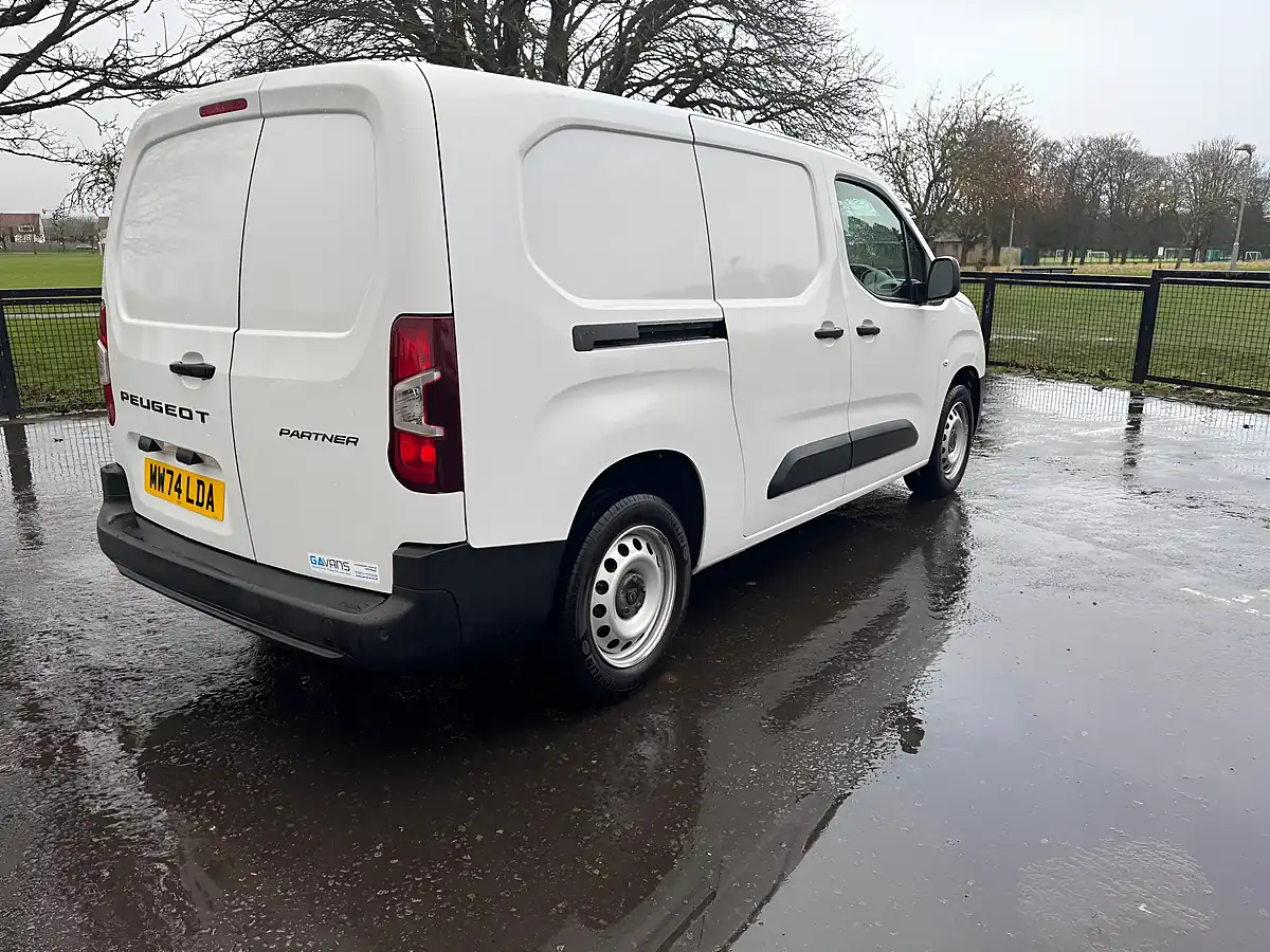 Used 2024 Peugeot Partner 950 Professional White - Interior and Exterior details 8