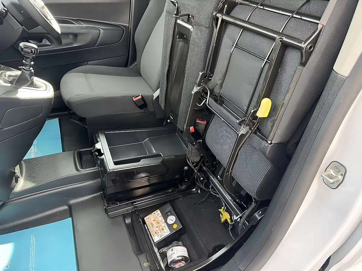 Used 2024 Peugeot Partner Asphalt Ice White - Interior and Exterior details 11