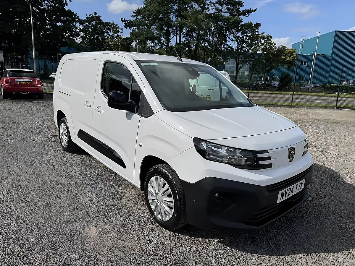 Used 2024 Peugeot Partner Asphalt Ice White - Interior and Exterior details 3