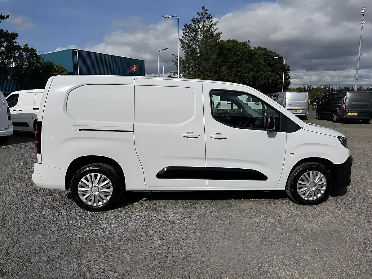 Used 2024 Peugeot Partner Asphalt Ice White - Interior and Exterior details 4