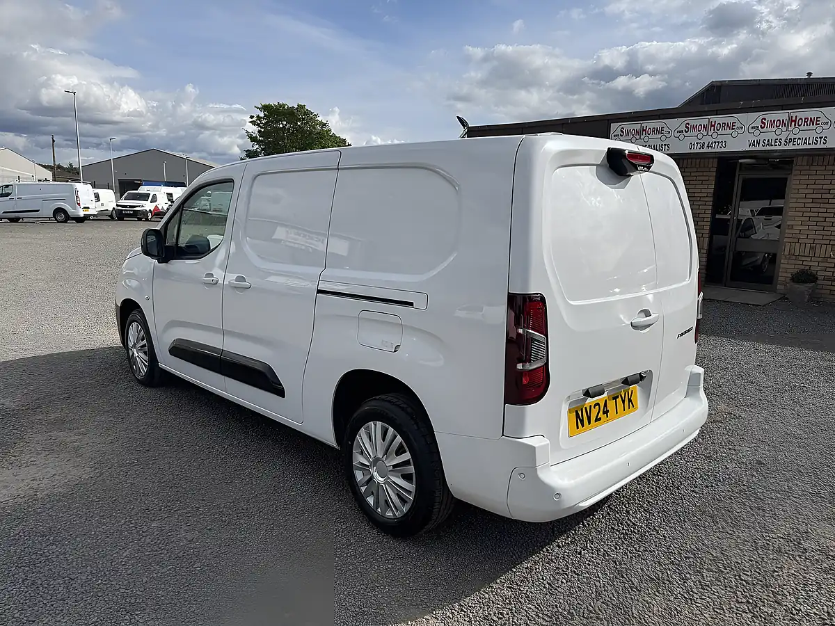 Used 2024 Peugeot Partner Asphalt Ice White - Interior and Exterior details 7