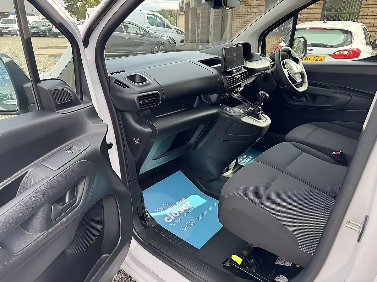 Used 2024 Peugeot Partner Asphalt Ice White - Interior and Exterior details 9