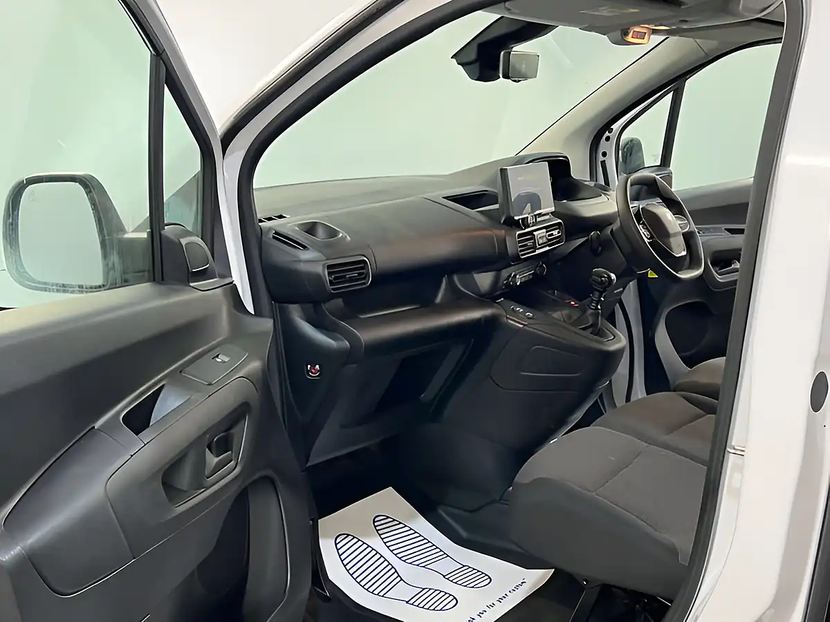 Used 2024 Peugeot Partner Asphalt L2 White - Interior and Exterior details 14