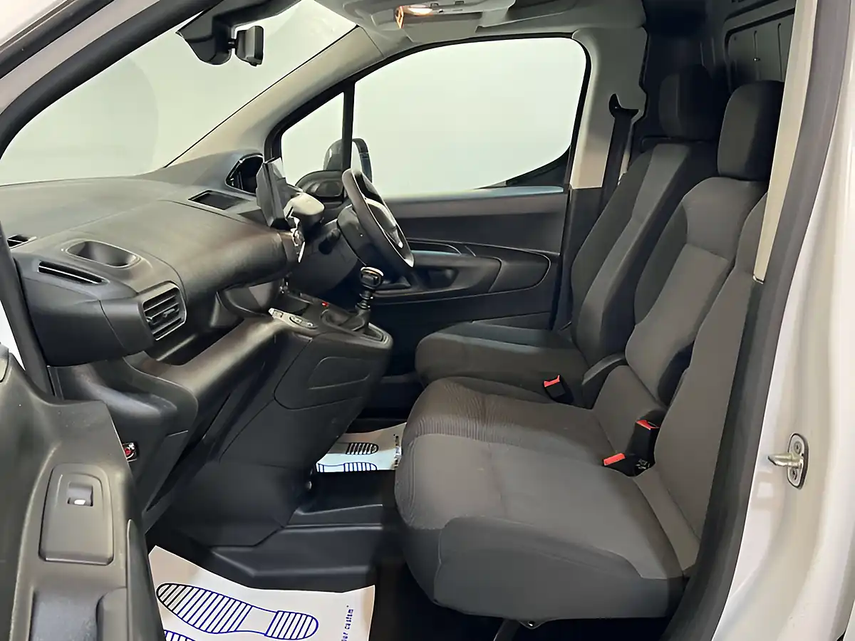 Used 2024 Peugeot Partner Asphalt L2 White - Interior and Exterior details 16