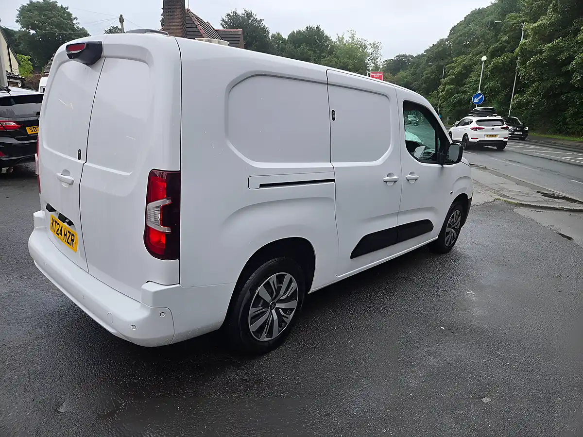 Used 2024 Peugeot Partner Asphalt White - Interior and Exterior details 9
