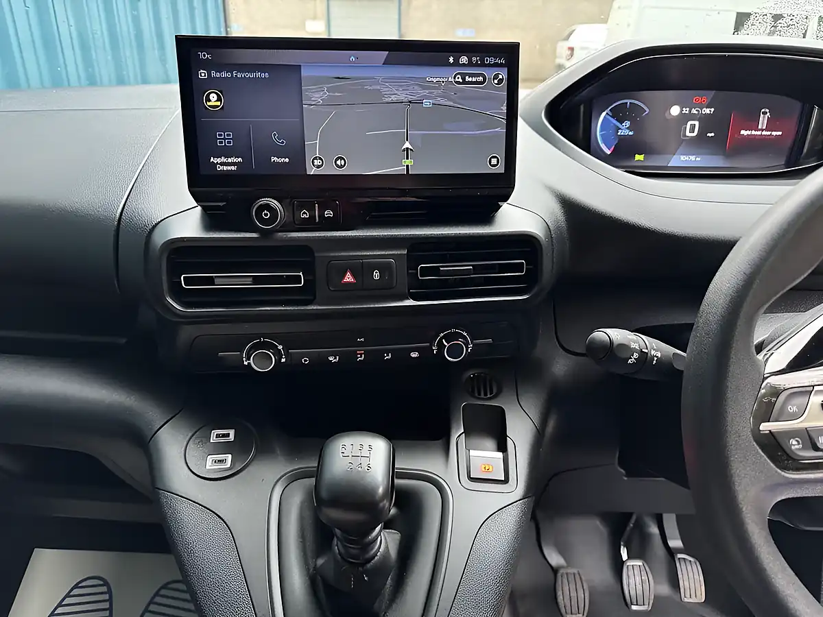 Used 2024 Peugeot Partner Asphalt White - Interior and Exterior details 16