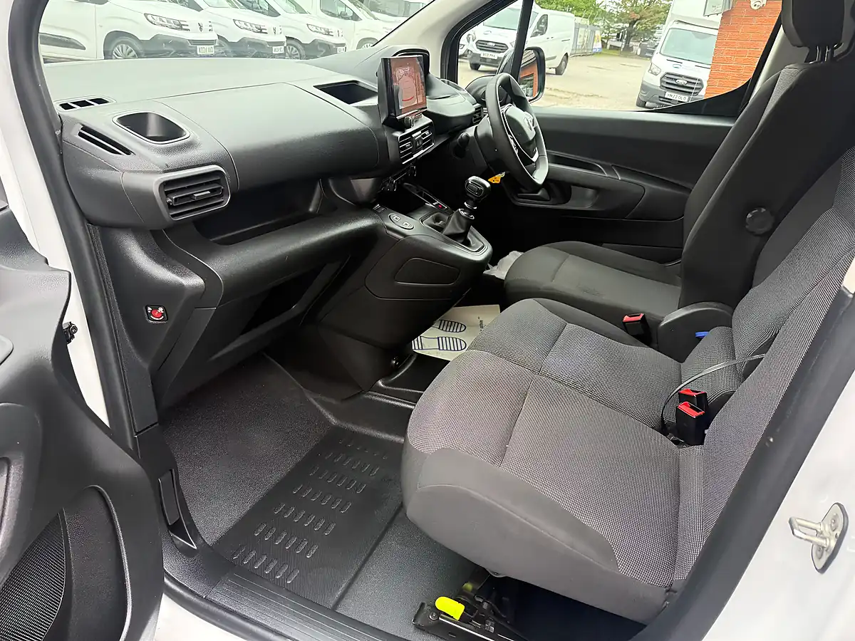 Used 2024 Peugeot Partner Asphalt White - Interior and Exterior details 9
