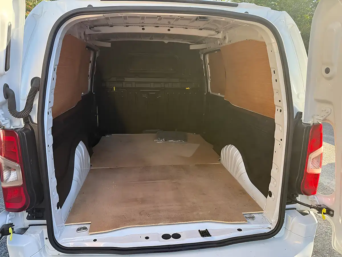 Used 2024 Peugeot Partner Asphalt White - Interior and Exterior details 6
