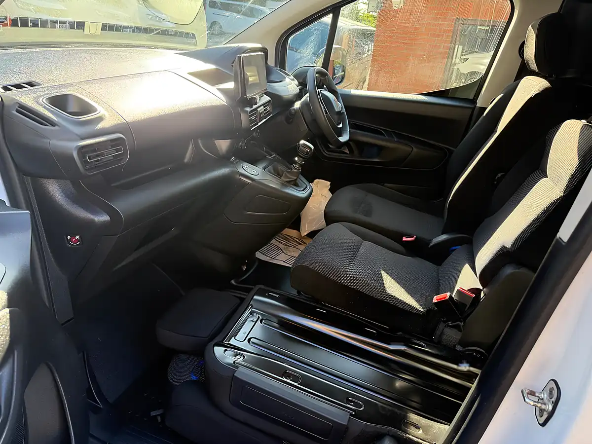 Used 2024 Peugeot Partner Asphalt White - Interior and Exterior details 8