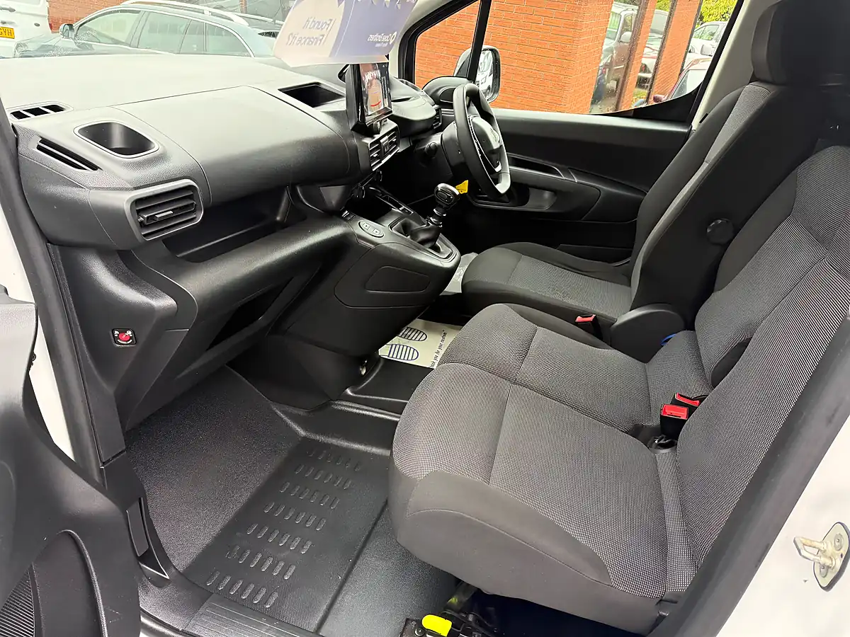 Used 2024 Peugeot Partner Asphalt White - Interior and Exterior details 7