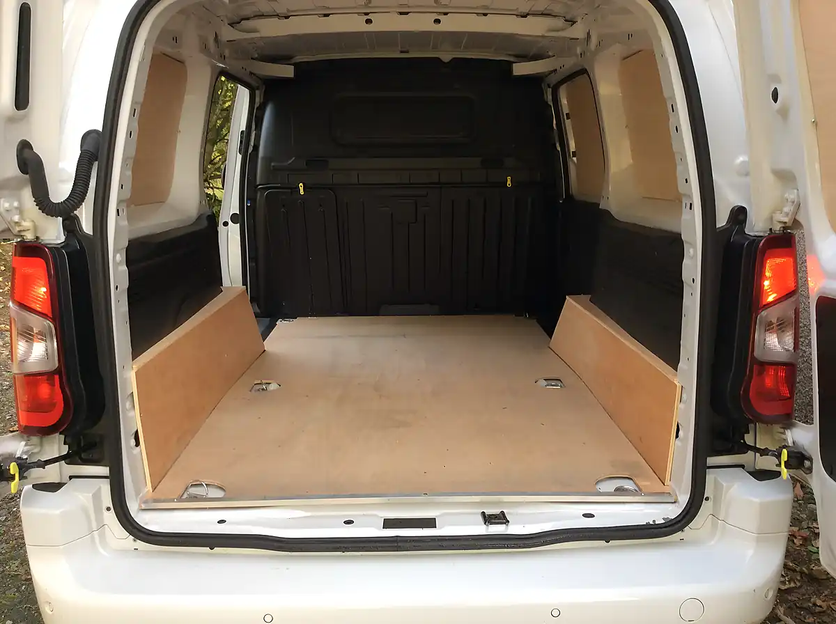 Used 2024 Peugeot Partner Partner Pv Long Asphalt White - Interior and Exterior details 13