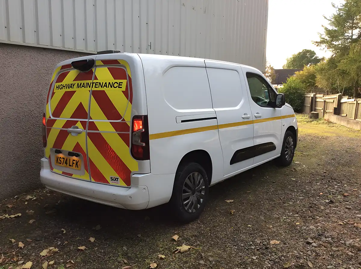 Used 2024 Peugeot Partner Partner Pv Long Asphalt White - Interior and Exterior details 3