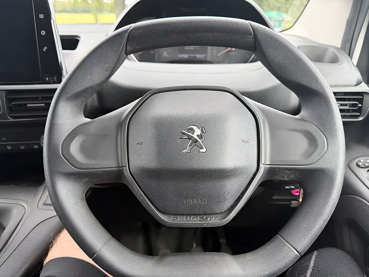 Used 2024 Peugeot Partner Pro-Premium+ Long White - Interior and Exterior details 15