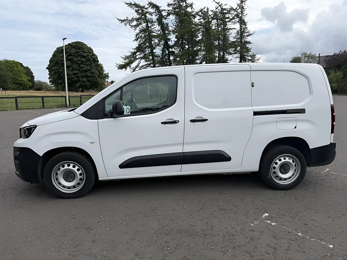 Used 2024 Peugeot Partner Pro-Premium+ Long White - Interior and Exterior details 3