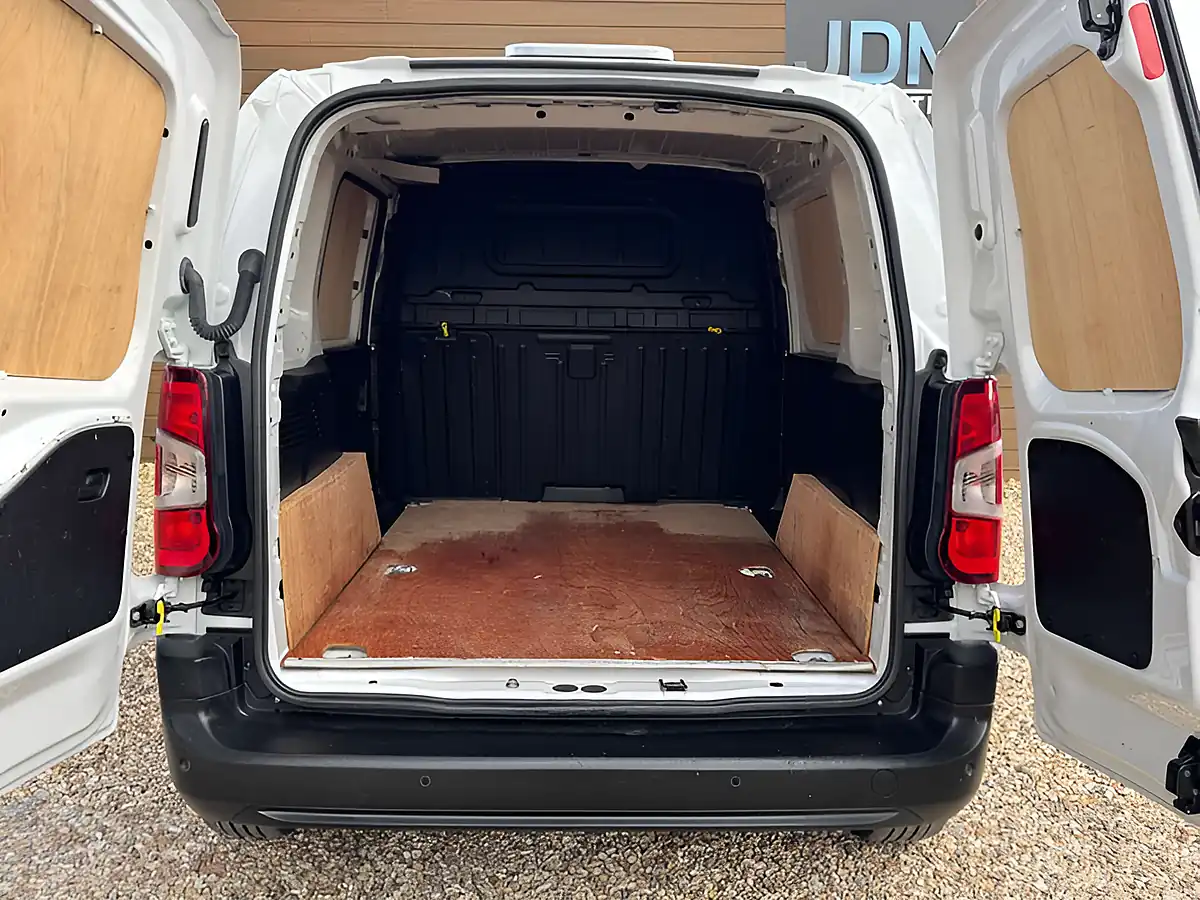 Used 2024 Peugeot Partner Professional L1 Ice White - Interior and Exterior details 5