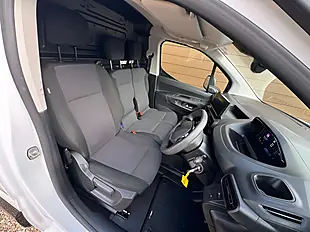 Used 2024 Peugeot Partner Professional L1 Ice White - Interior and Exterior details 15