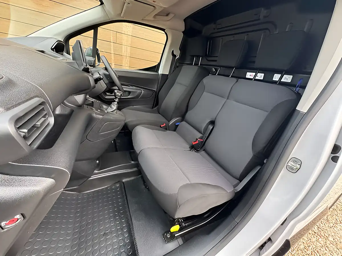 Used 2024 Peugeot Partner Professional L1 Ice White - Interior and Exterior details 16