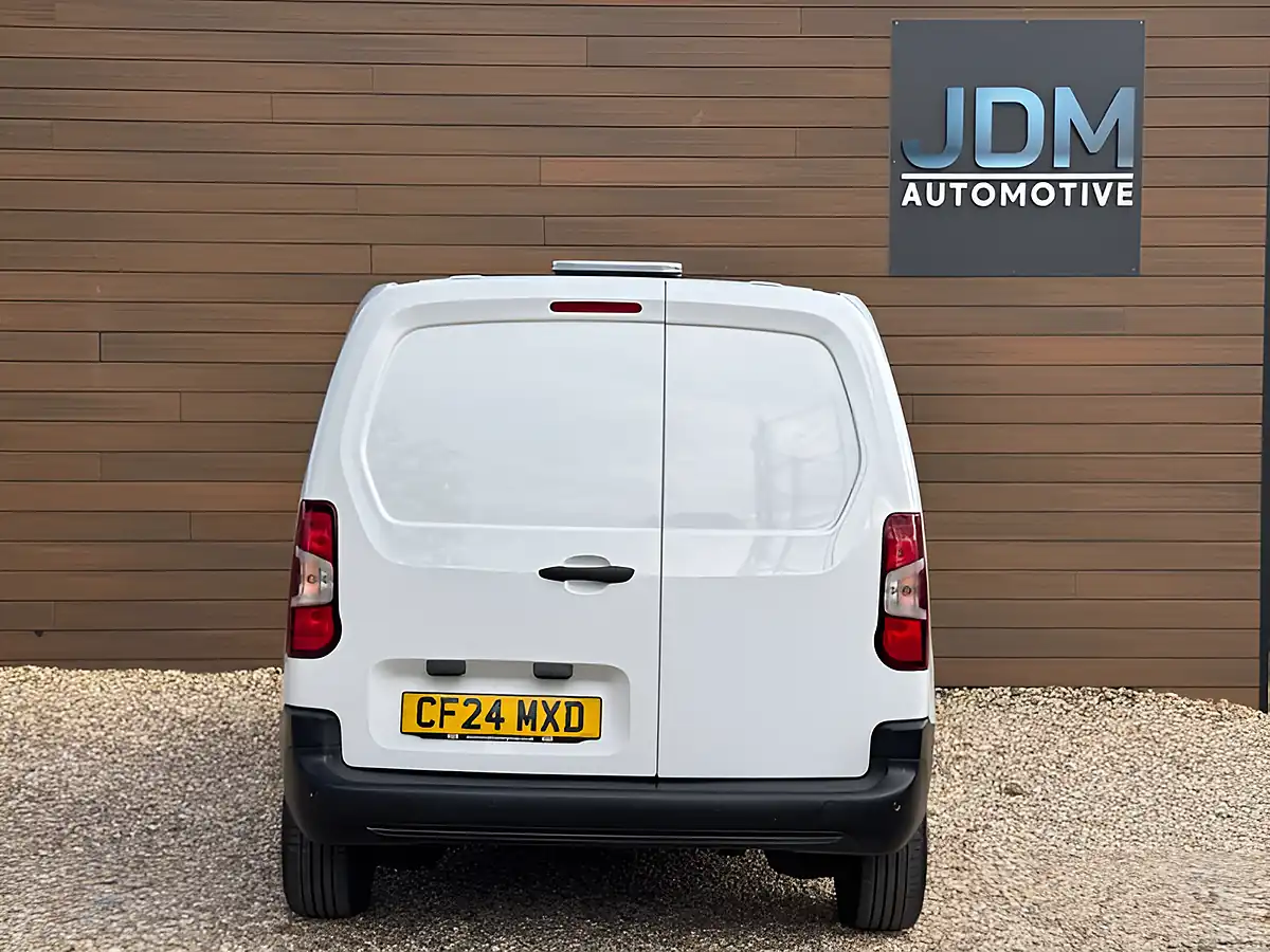 Used 2024 Peugeot Partner Professional L1 Ice White - Interior and Exterior details 4