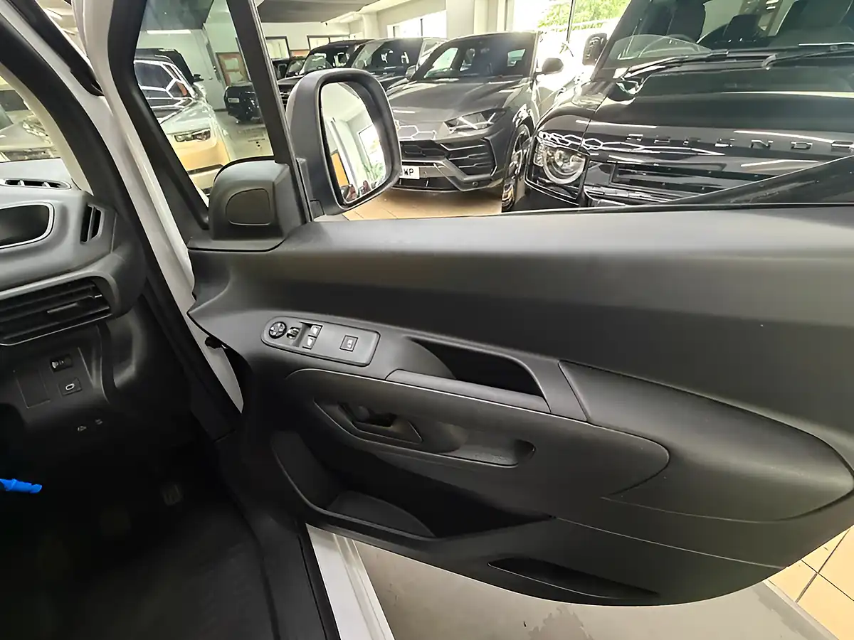 Used 2024 Peugeot Partner Professional L1 White - Interior and Exterior details 10