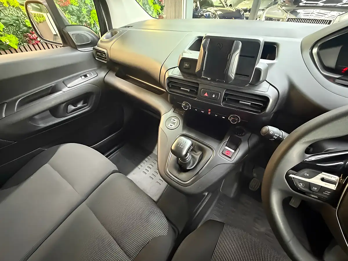 Used 2024 Peugeot Partner Professional L1 White - Interior and Exterior details 5