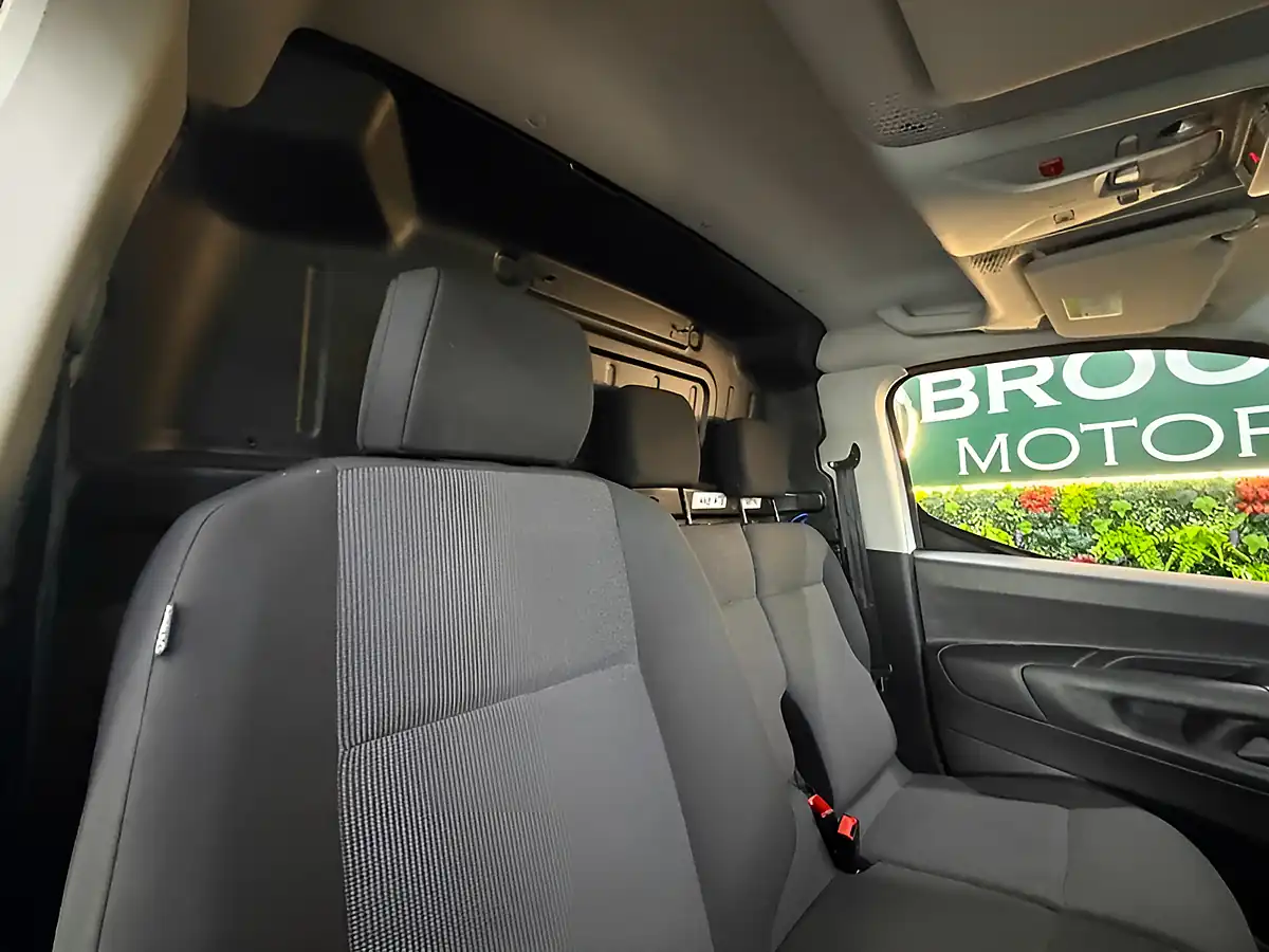 Used 2024 Peugeot Partner Professional L1 White - Interior and Exterior details 6