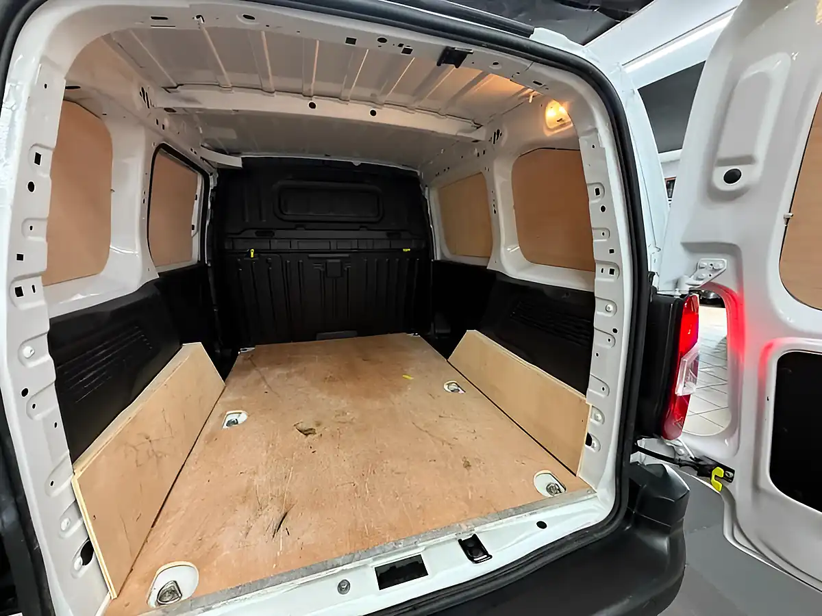 Used 2024 Peugeot Partner Professional L1 White - Interior and Exterior details 12