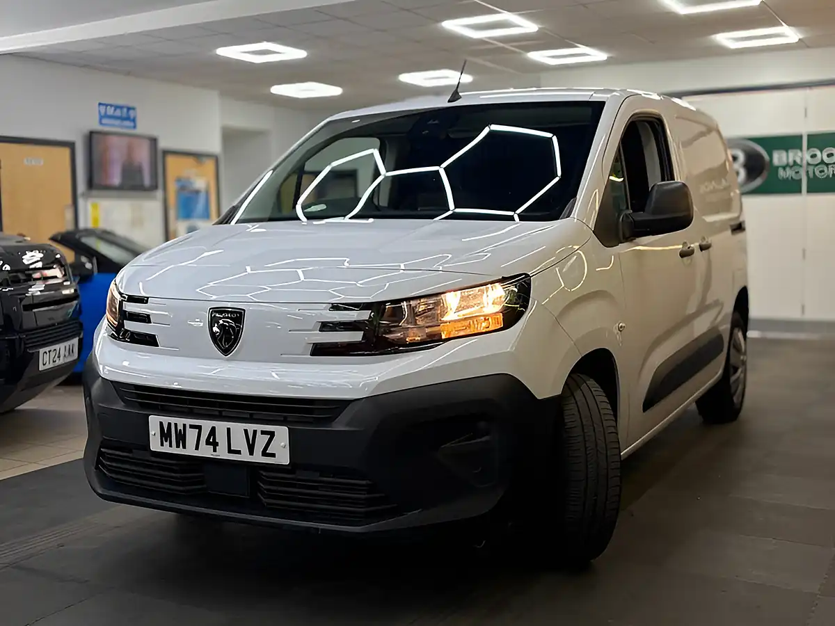 Used 2024 Peugeot Partner Professional L1 White - Interior and Exterior details 14