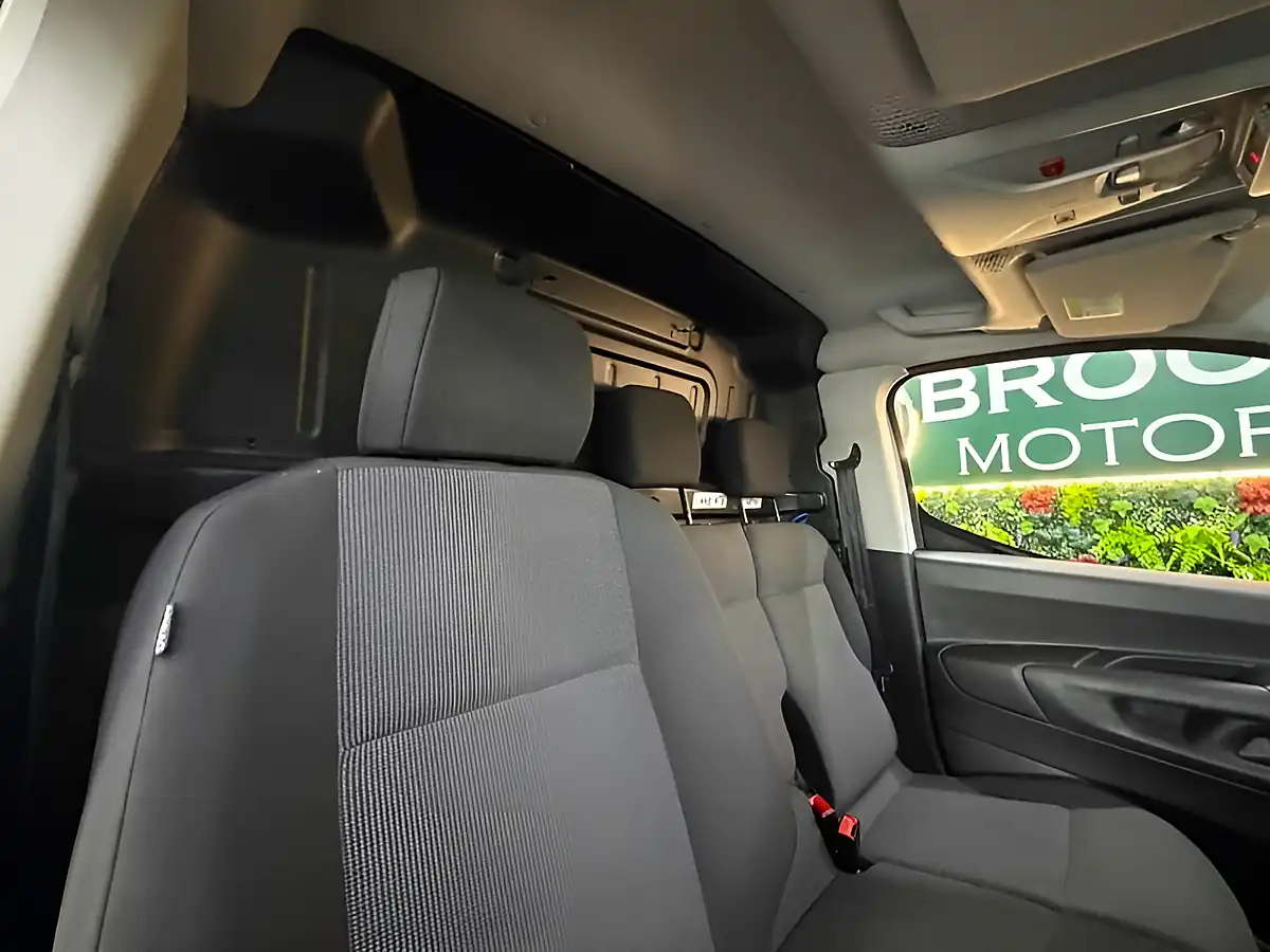 Used 2024 Peugeot Partner Professional L1 White - Interior and Exterior details 6