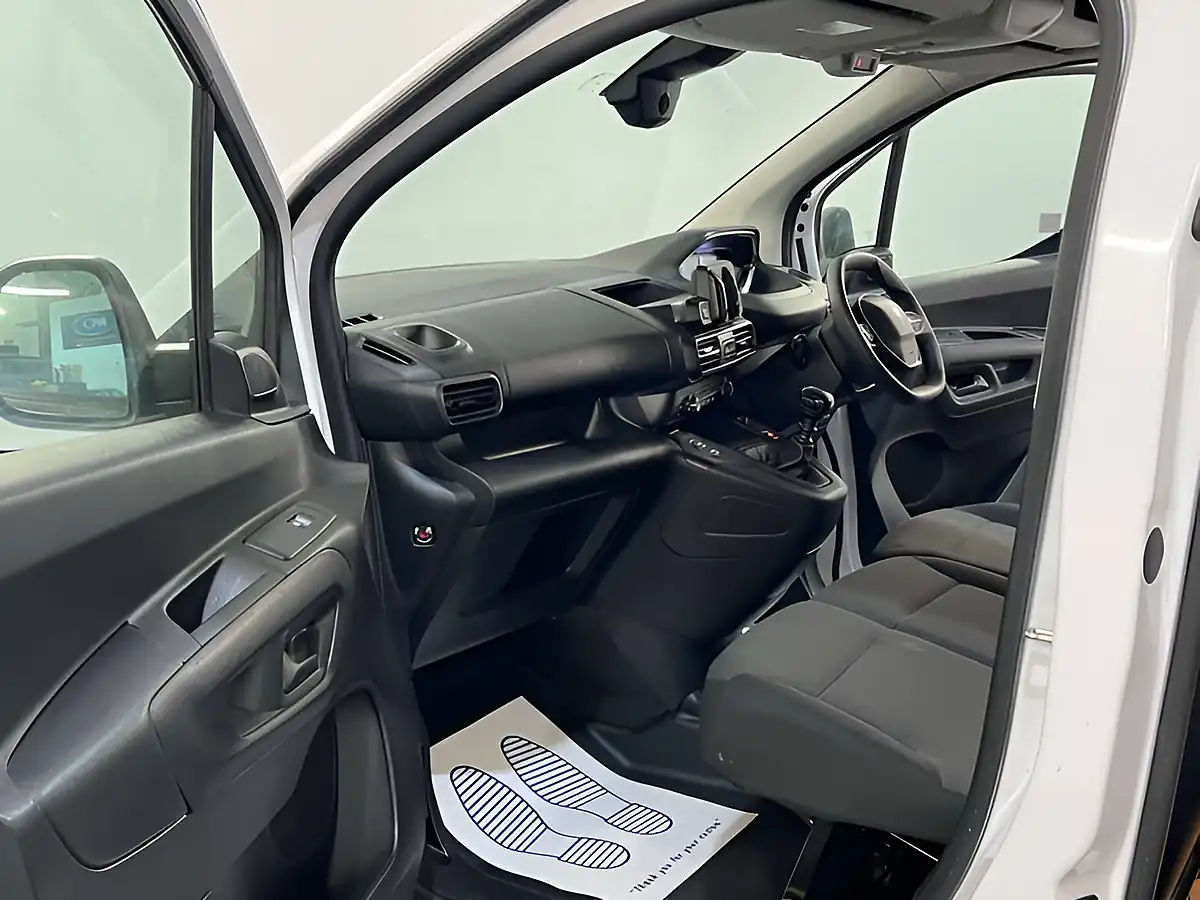 Used 2024 Peugeot Partner Professional L2 White - Interior and Exterior details 14