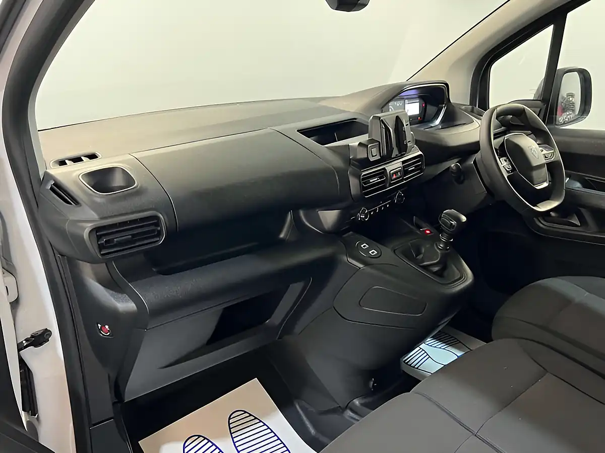 Used 2024 Peugeot Partner Professional L2 White - Interior and Exterior details 15
