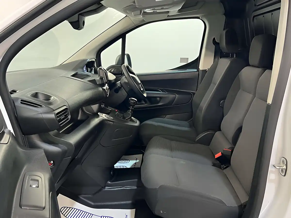 Used 2024 Peugeot Partner Professional L2 White - Interior and Exterior details 16