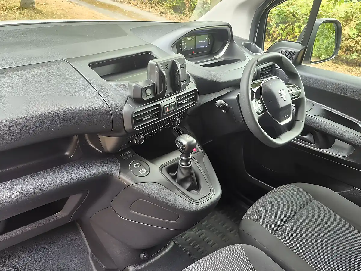 Used 2024 Peugeot Partner Professional Long Panel Van Ice White - Interior and Exterior details 13