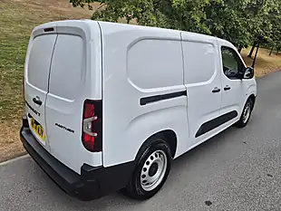 Used 2024 Peugeot Partner Professional Long Panel Van Ice White - Interior and Exterior details 5