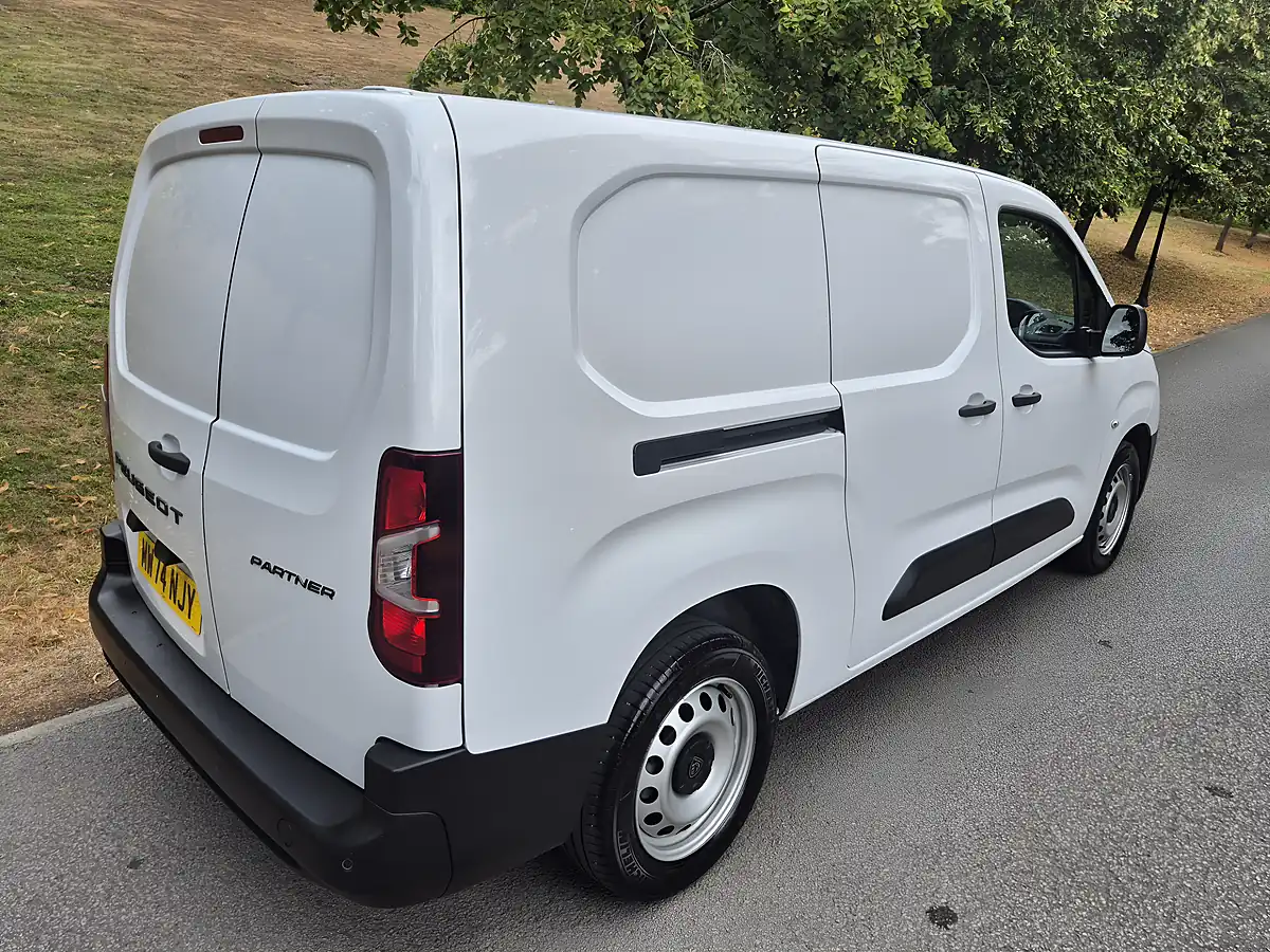 Used 2024 Peugeot Partner Professional Long Panel Van Ice White - Interior and Exterior details 5