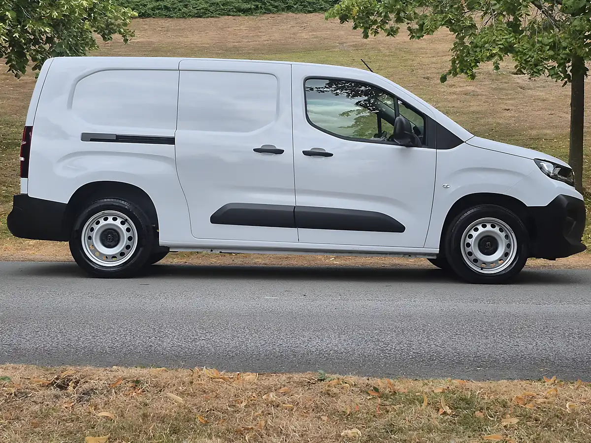Used 2024 Peugeot Partner Professional Long Panel Van Ice White - Interior and Exterior details 6