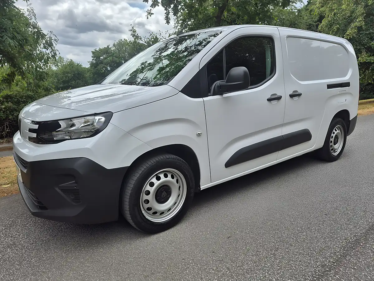 Used 2024 Peugeot Partner Professional Long Panel Van Ice White - Interior and Exterior details 9