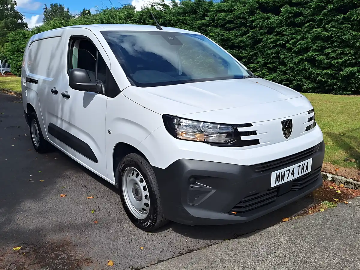 Used 2024 Peugeot Partner Professional Long White - Front View