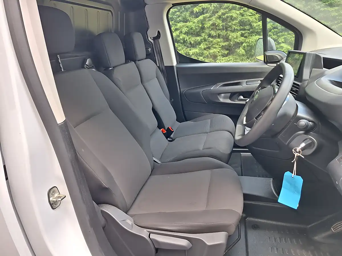 Used 2024 Peugeot Partner Professional Long White - Interior and Exterior details 12