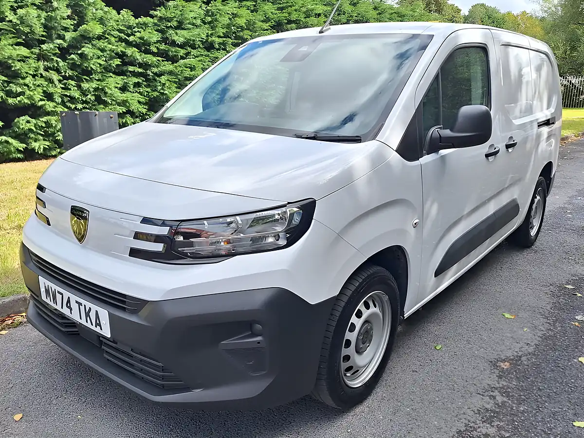 Used 2024 Peugeot Partner Professional Long White - Interior and Exterior details 3
